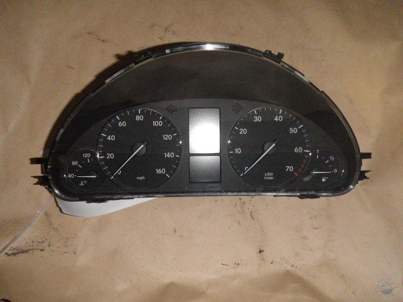 Cluster / speedometer mercedes c-class 675286 07 cluster 42k lifetime warranty