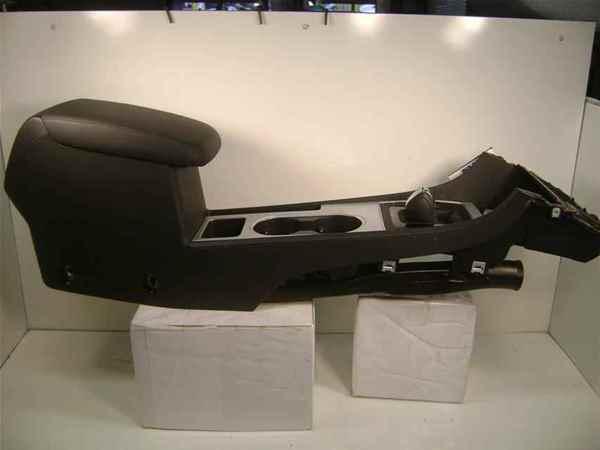 2013 volkswagen vw passat black center console w/ auxiliary & power outlet oem