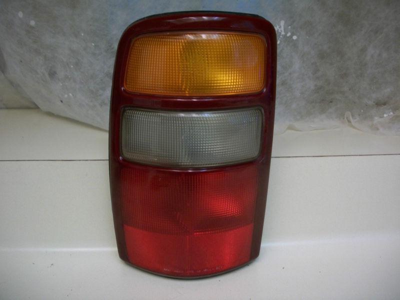 Chevy suburban tahoe yukon 00 01 02 03 tail light oem original lh