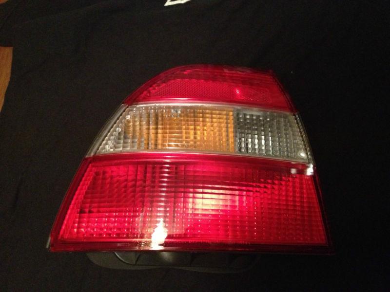 Honda accord oem left taillight 1994 part number 33550-sv4-a01