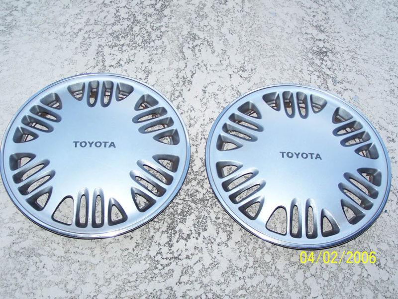 Pair of 1986-91 toyota corolla 13" hubcaps