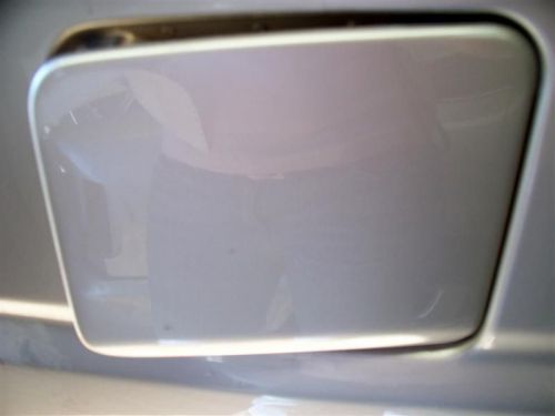 Discovery 2000 fuel filler door 7663