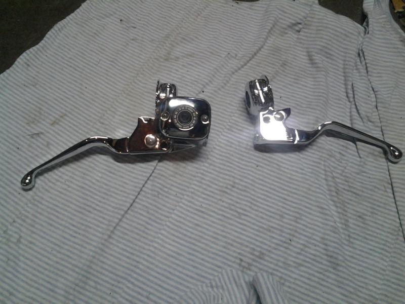 Harley davidson touring 11/16 chrome master cylinder & levers/ chrome