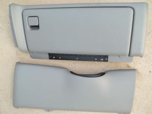 2003 05 06 chevy silverado sierra tahoe yukon glove box knee bolster suburban 04