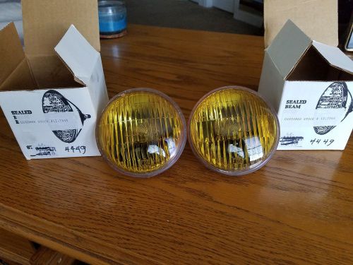 Sealed beam amber bulb