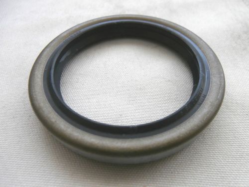 Oil seal mitsubishi mopar nos mt141132