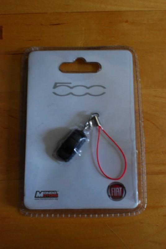 Free p&p mondo motors fiat 500 mobile phone charm keyring black color 