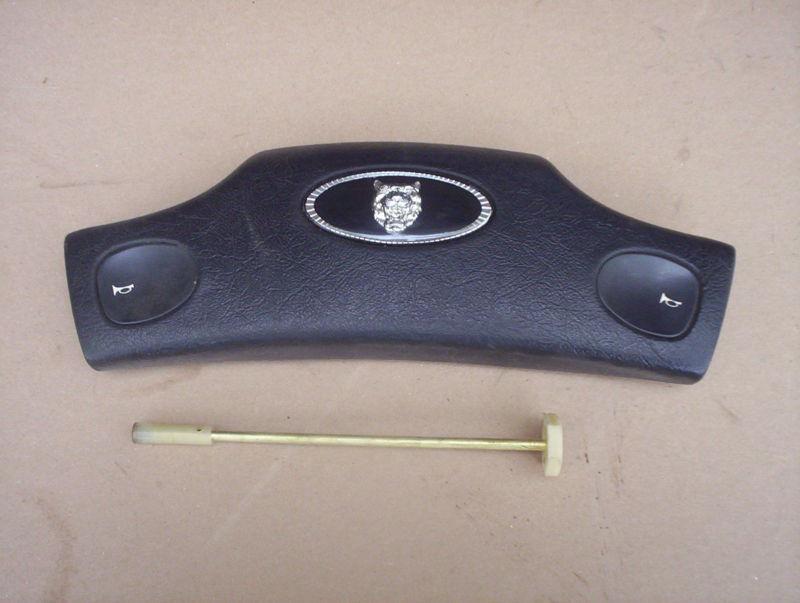 Jaguar xjs 1989 steering wheel horn pad very good condition