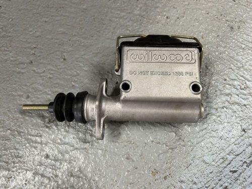 Wilwood high volume integral reservoir master cylinder 1 inch bore