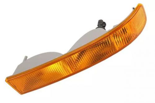 Genuine gm passenger side parking and turn signal lamp 84218438