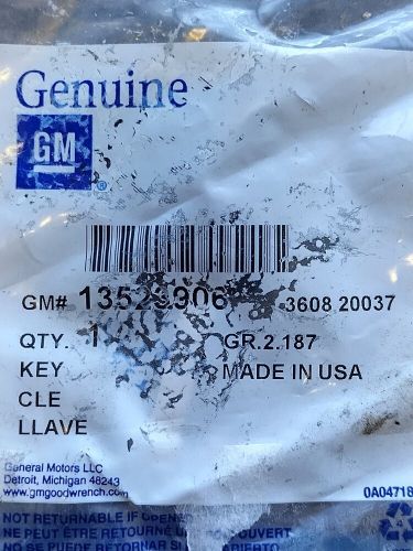 New sealed genuine gm oem door lock and ignition key blank 13523906 uncut