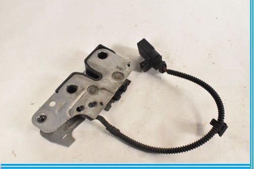 2011 porsche cayenne (958) front lower hood lock latch