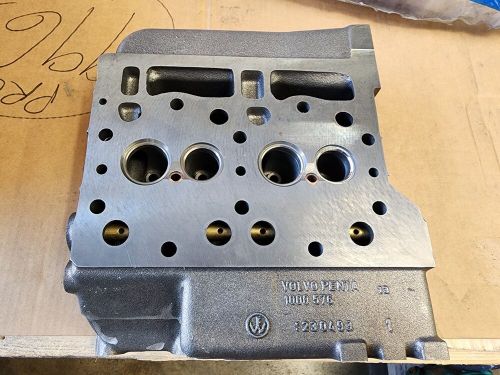 Volvo penta  2002 cylinder head brand-new nos 860079 3803161