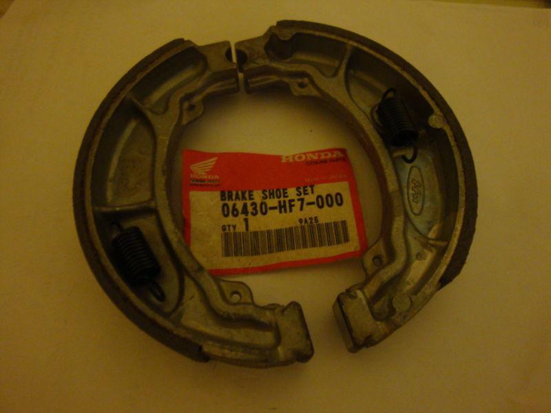 Nos honda 1996-2012 trx90 1976-1978 atc90  brake shoe set 064-30-hf7-000