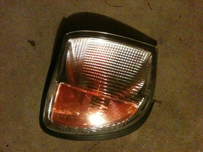 2002 nissan pathfinder driver's side corner signal light