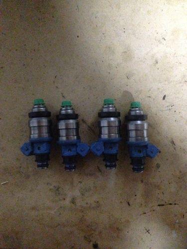 450cc injectors and ev1 plugs, injectors already have honda seal kit on them!!!!