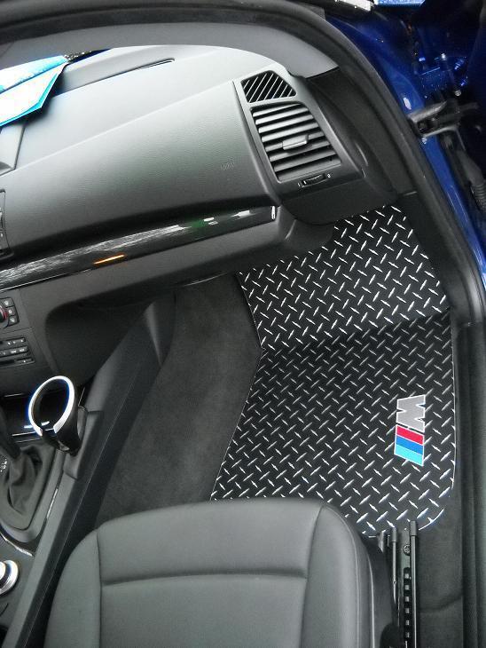 Bmw 1 series black & metal diamond floor mats. ///m logo inalys custom fit pair