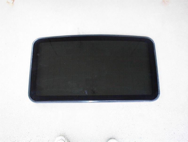 (98-034) 2002 bonneville sunroof glass