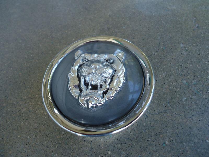 One 1990s jaguar s type xj6  xj8 xk8 oem silver  center  hub cap emblem w/clips