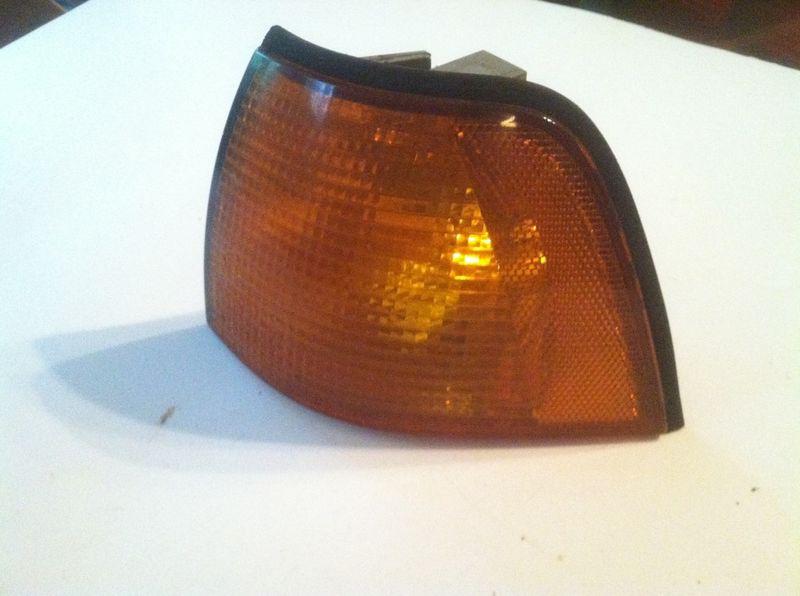 1992-93-94-95 bmw 318 325 left parking light