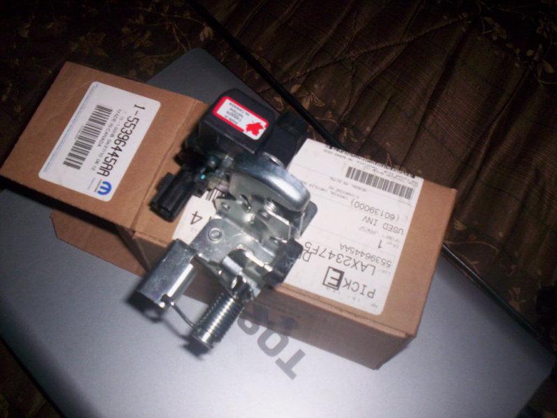 2007 to 2012 jeep rear glass power  latch  assy new mopar oem part# 55396445aa