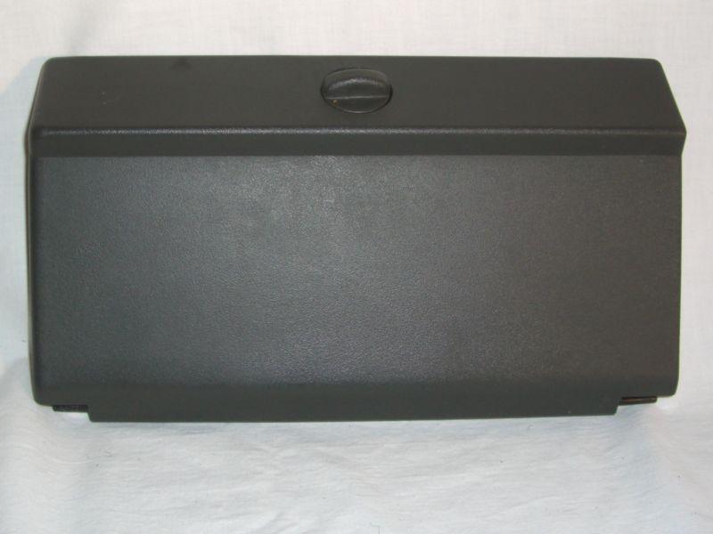 Alfa romeo milano or 75 - fuse box / relay box door ( lid / cover )