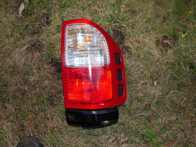 2000 01 02 03 04 rodeo tail light 2000 amigo rh