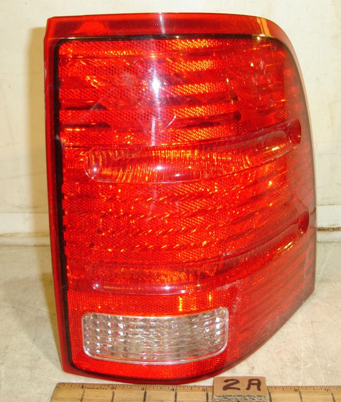 Tail light rt rear 2005 ford explorer used no cracks or damage