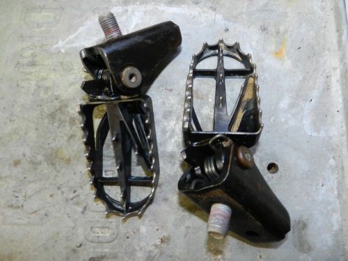 2010 kawasaki kx250f footpegs foot pegs rider foot rest pair mounts kx 250 450 f