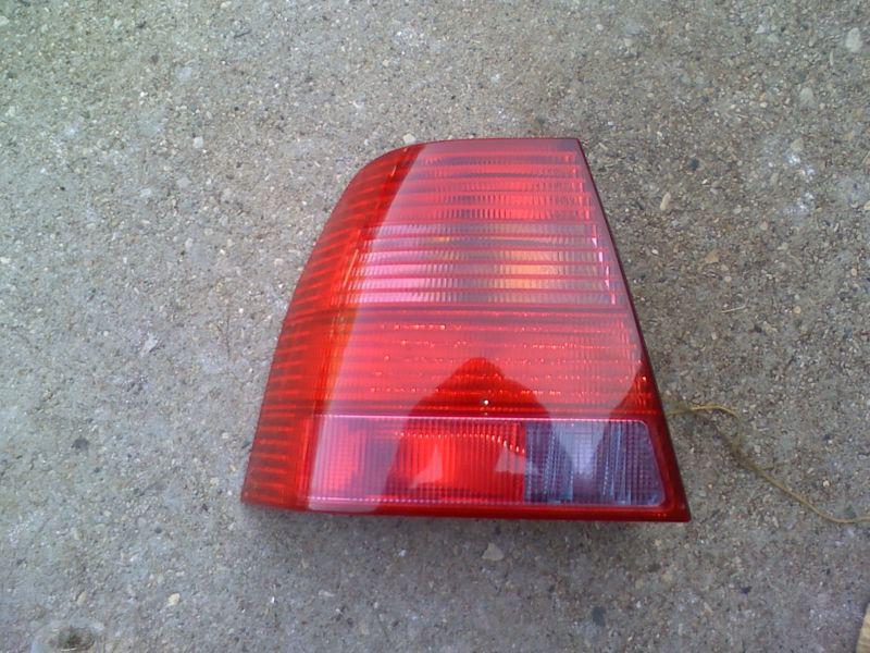 Mk4 volkswagen jetta drivers tail light left 1j5 945 095s 3e0