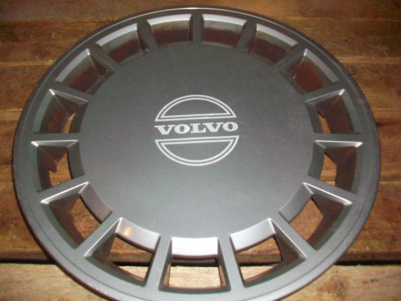 * 15 inch factory hubcap - volvo 740, 760, 240, 260 / 1982-1992 / dark silver