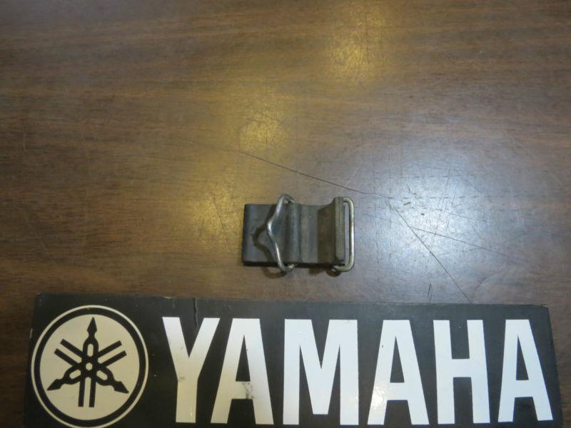 2005 yz250f gas tank strap mounting band 01 02 03 04 05