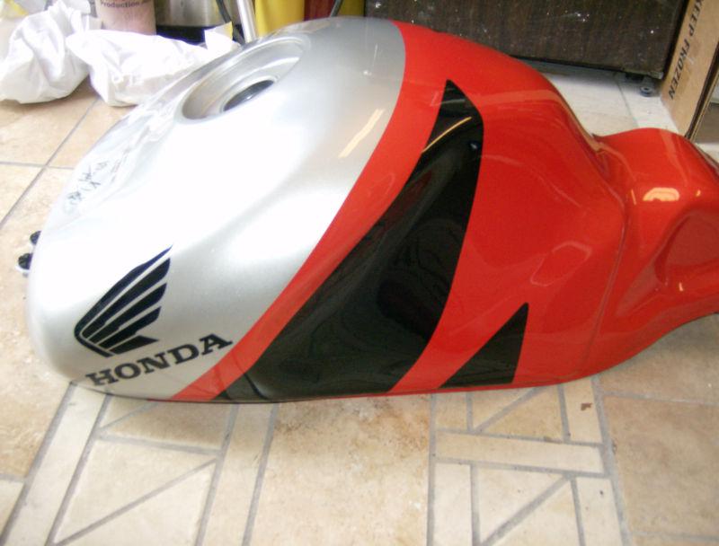 Honda rc 51 gas tank 00 01 02 03 04 05 06 excellent cond nickey haden signature