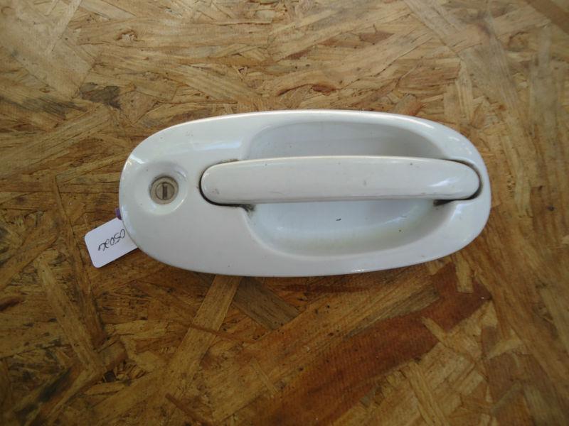 Passenger right side exterior door handle assembly white dodge caravan 05026