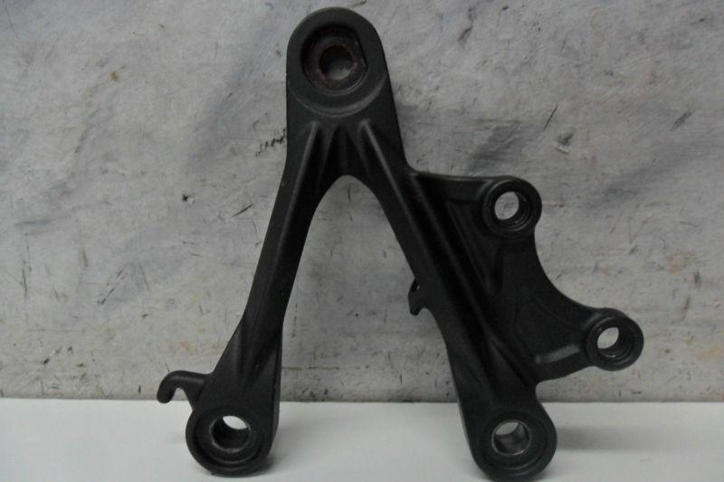 06 09 kawasaki ninja zx6 zx6r right footpeg foot peg bracket 