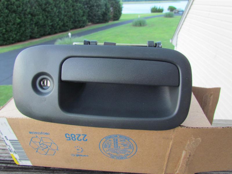 Gm chevy chevrolet g van front 96-02 exterior door handle asm 15167640 rh