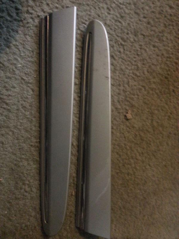 Mercedes benz clk-class side rear fender moulding