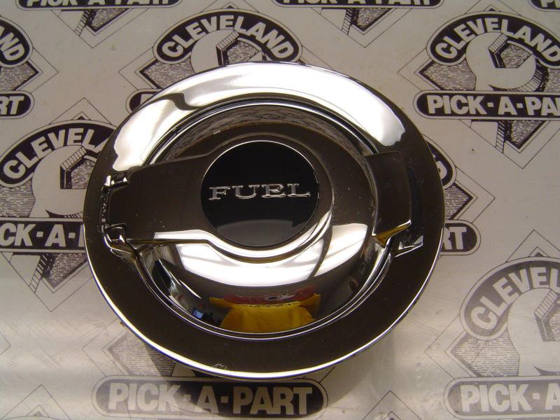 08-12 dodge challenger r/t srt/8 oem fuel tank door gas tank lid chrome