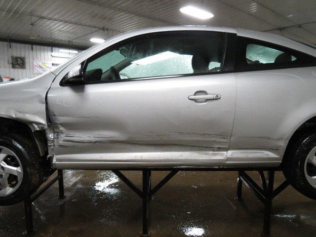 2007 pontiac g5 door latch driver left front 2535793