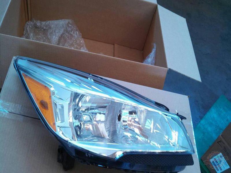 Headlight  escape 1218267 13 new oem surplus  no bulbs  note