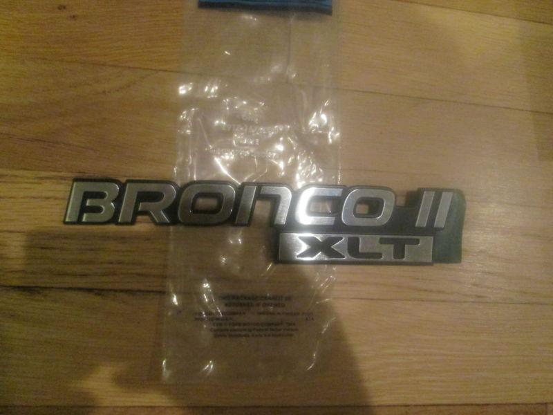 Nos 1989 ford bronco ii xlt fender emblem