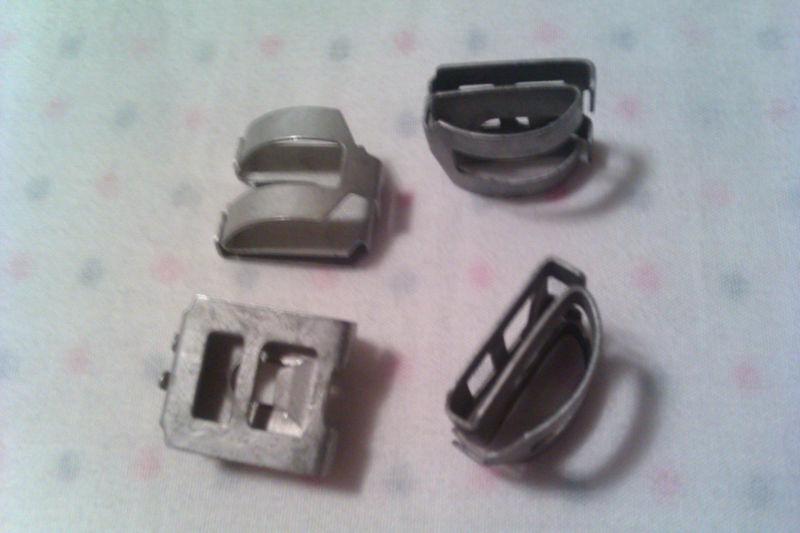 Mercedes w124 bumper moulding clips/ 4x