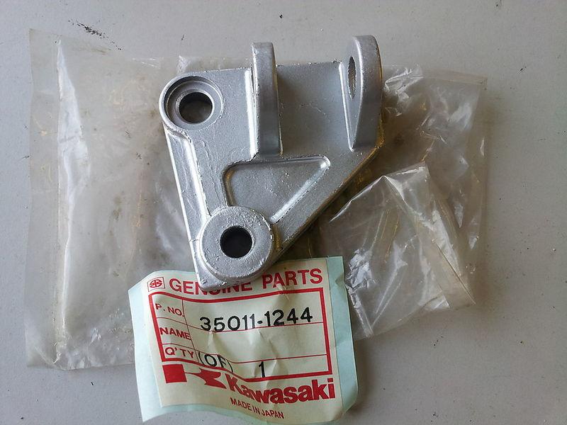 Kawasaki zx600 ninja gpz 600 85-87 foot peg bracket l.h. 35011-1244 nos