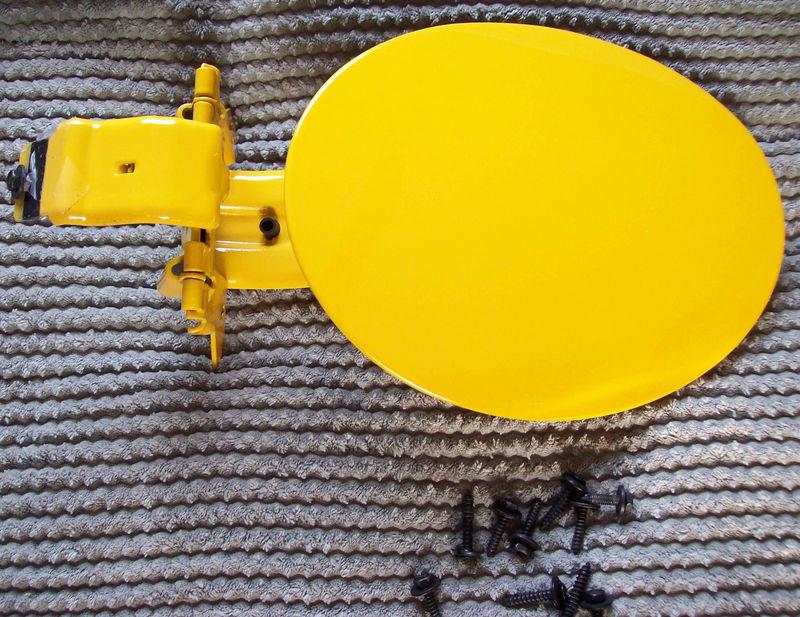 1997-2004 c-5 corvette oem fuel gas door lid & hinge assembly millenium yellow