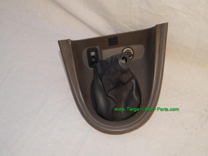 Ford mustang shifter bezel trim boot 5 spd manual trans trac ctrl 94-04 dk parch