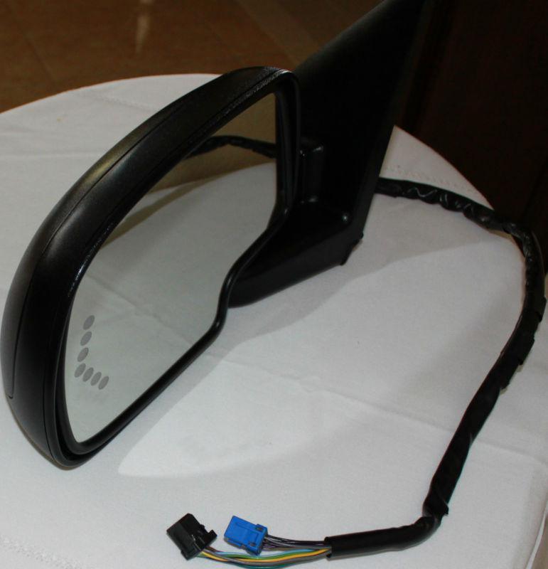  gm mirror w/auto dimming/power fold & adjust/heat/tilt/ turn signal/ #15124827 