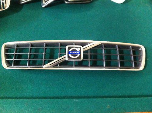 Volvo 2003-2004 s40 v40 front radiator hood grille genuine