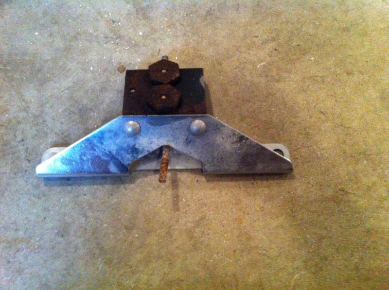 Federal signal aerodynic mounting bracket 1 side (rare)