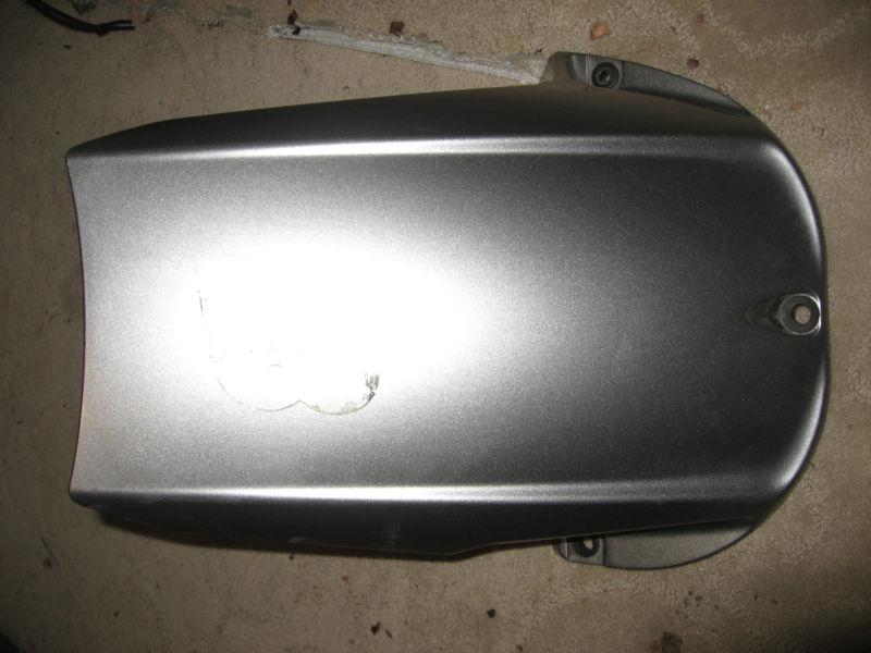 2002 2003 yamaha r1 rear hugger oem silver minor scratches yzfr1 fender  yzf 