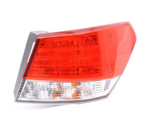 09-11 subaru legacy right tail light